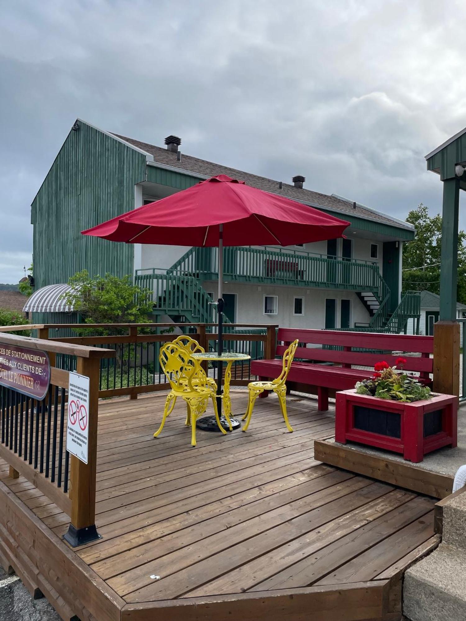 Hotel Le Pionnier Tadoussac Kültér fotó