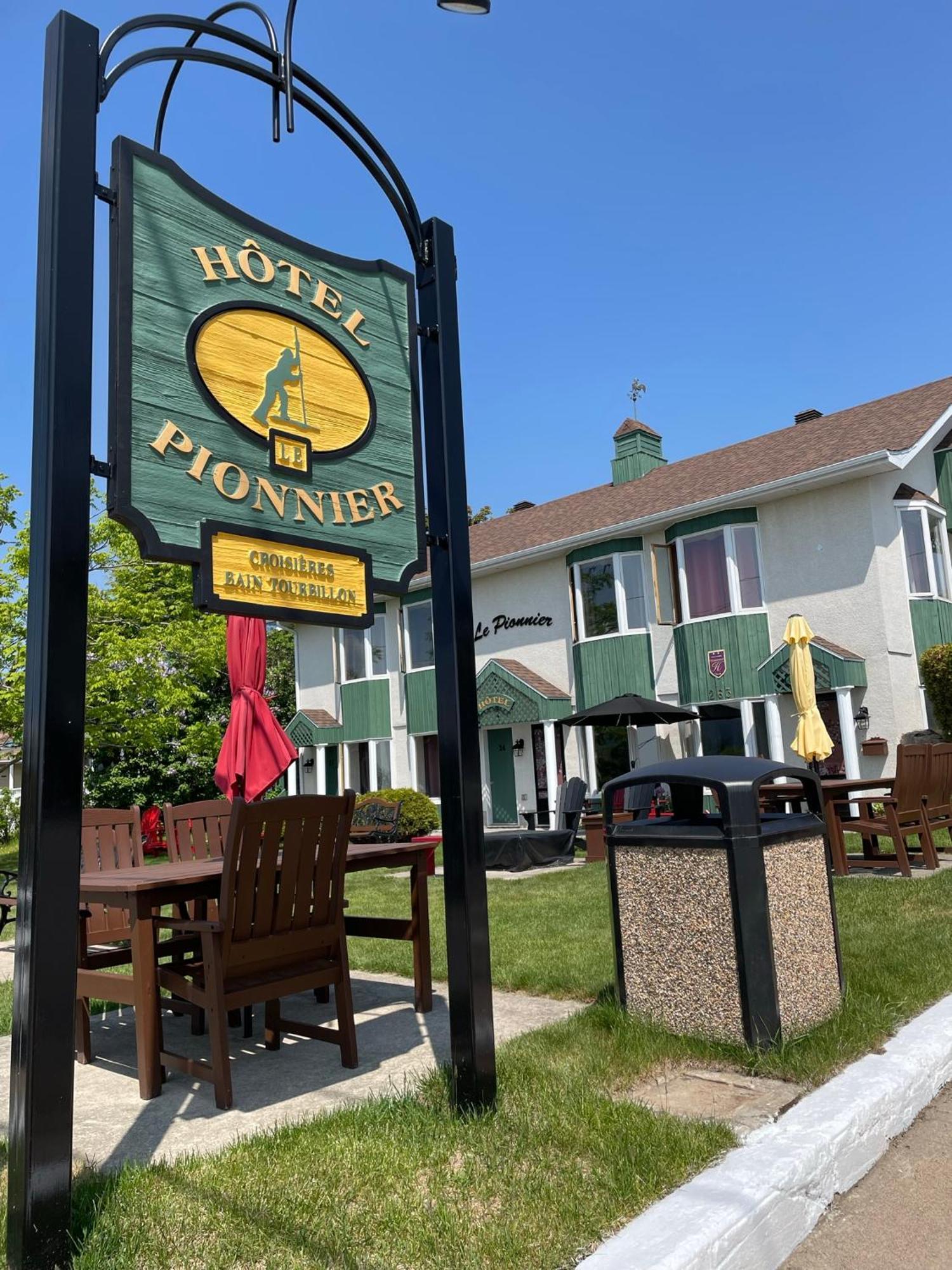 Hotel Le Pionnier Tadoussac Kültér fotó
