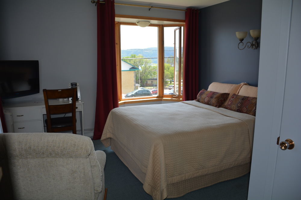 Hotel Le Pionnier Tadoussac Kültér fotó