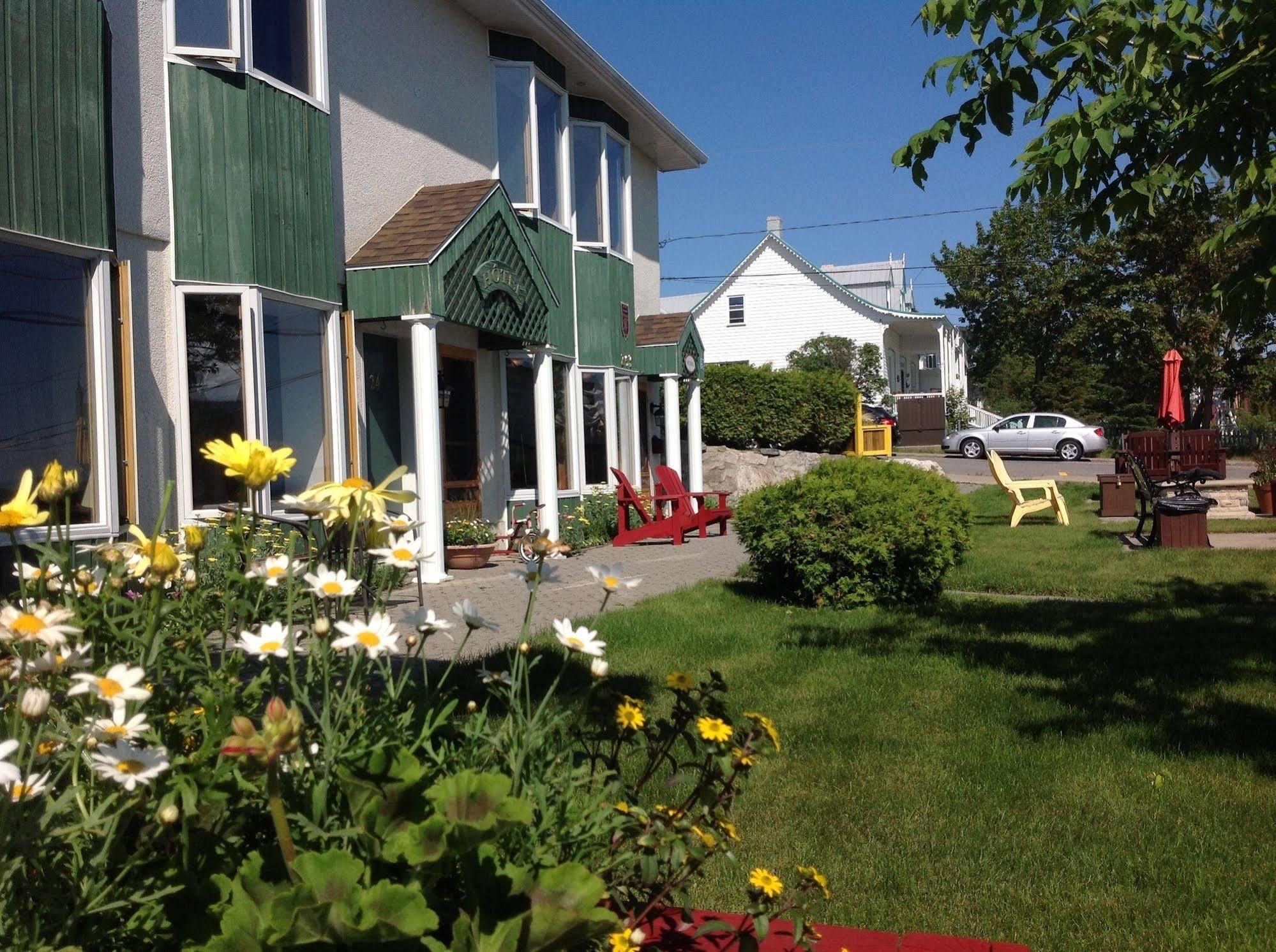 Hotel Le Pionnier Tadoussac Kültér fotó