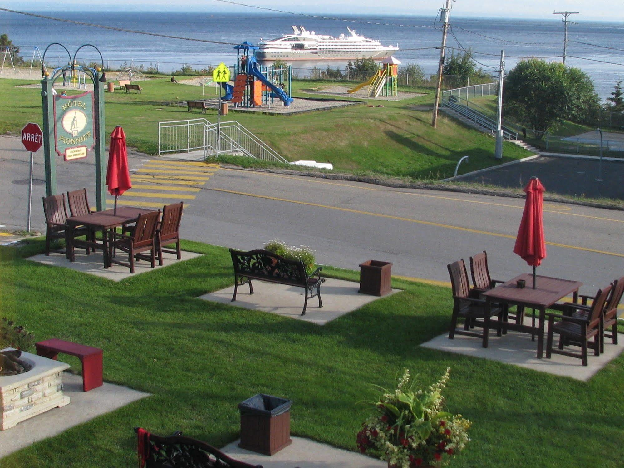Hotel Le Pionnier Tadoussac Kültér fotó