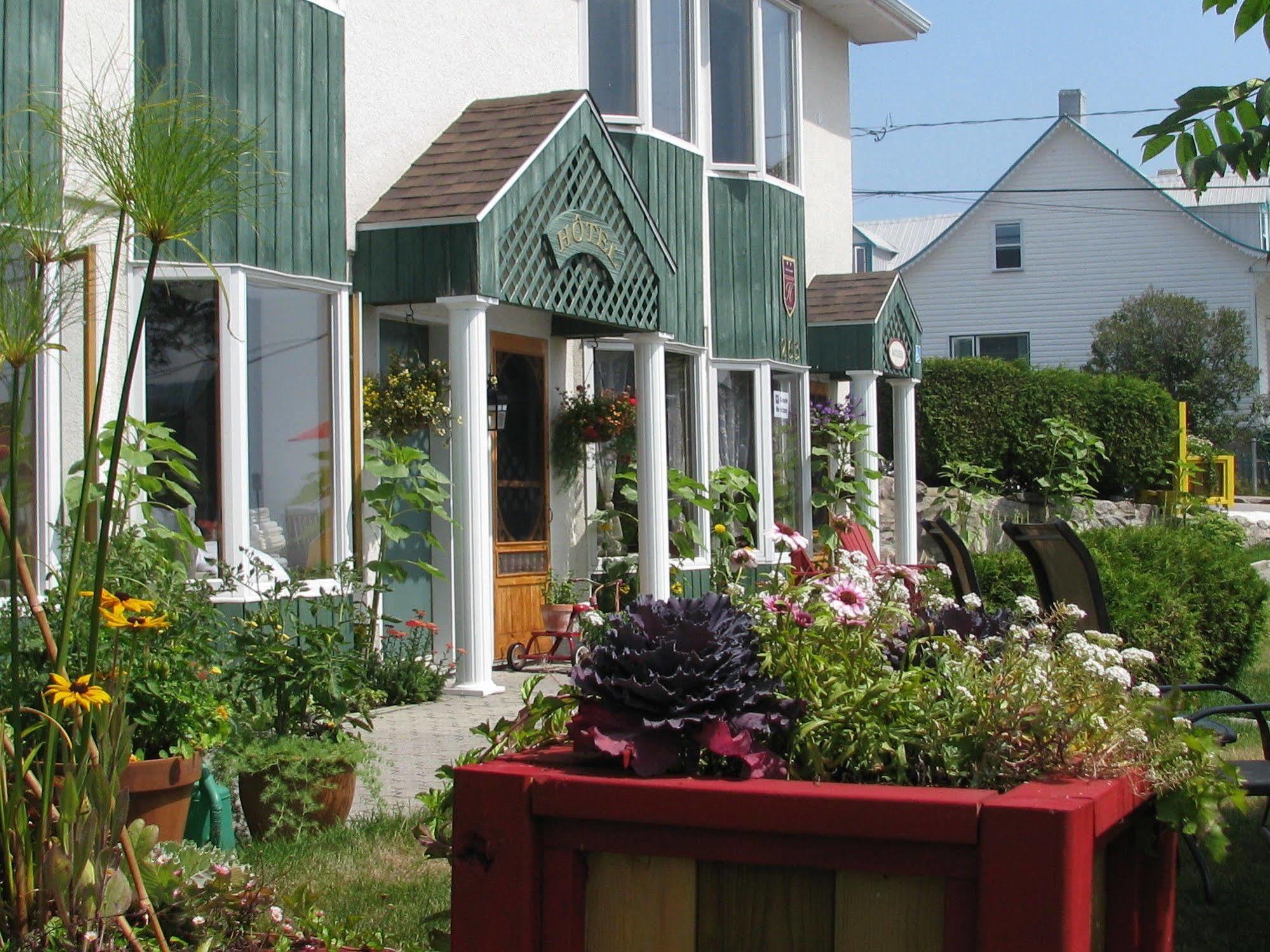 Hotel Le Pionnier Tadoussac Kültér fotó