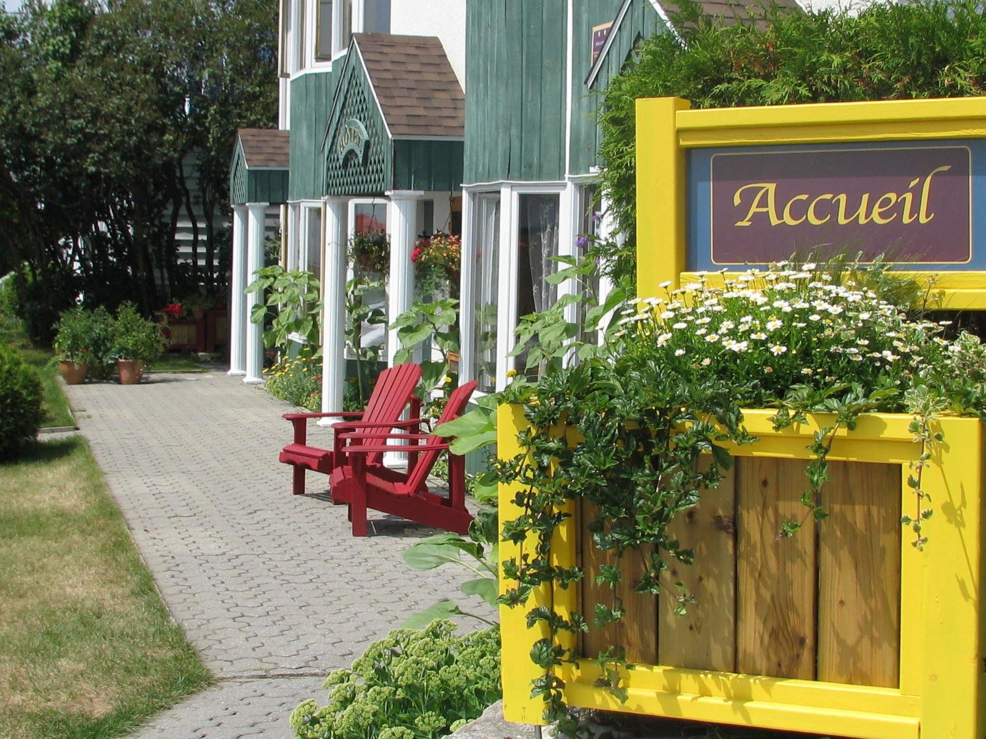 Hotel Le Pionnier Tadoussac Kültér fotó
