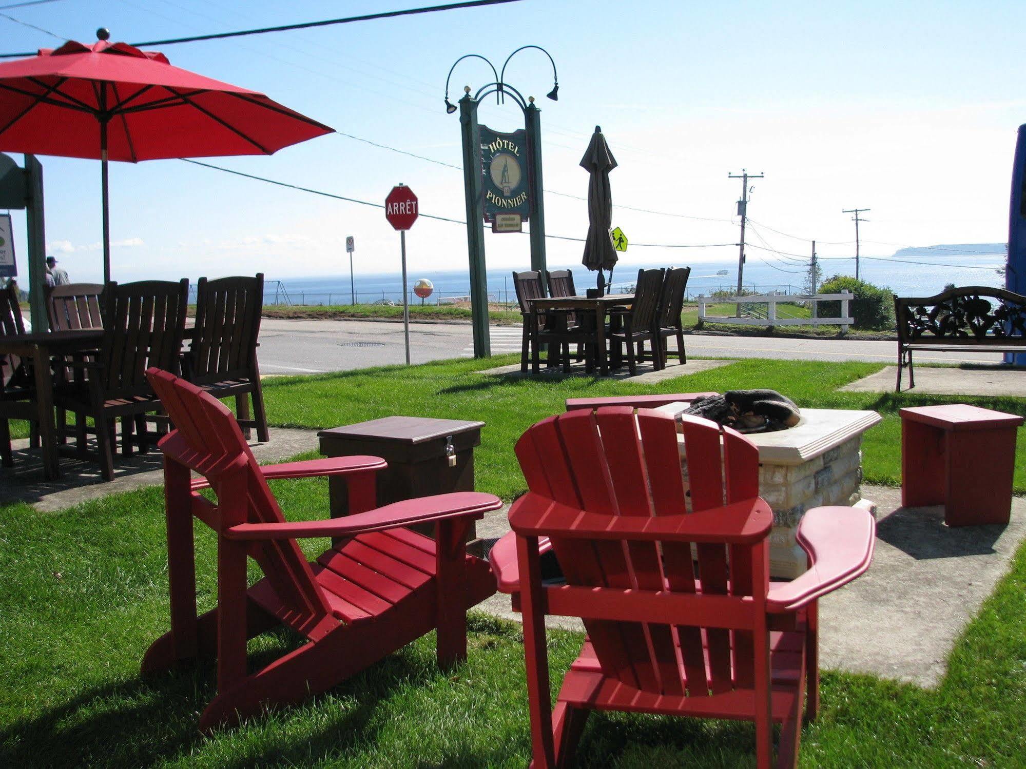 Hotel Le Pionnier Tadoussac Kültér fotó