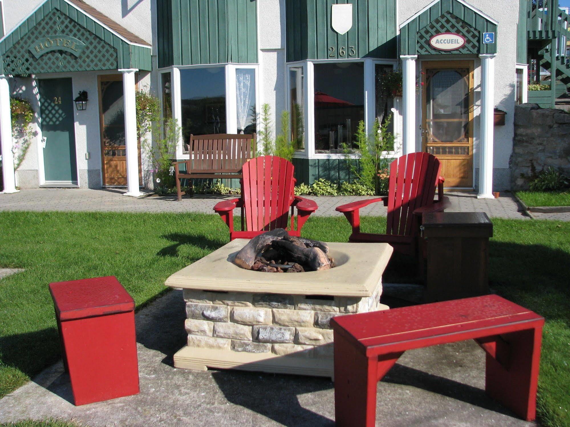 Hotel Le Pionnier Tadoussac Kültér fotó