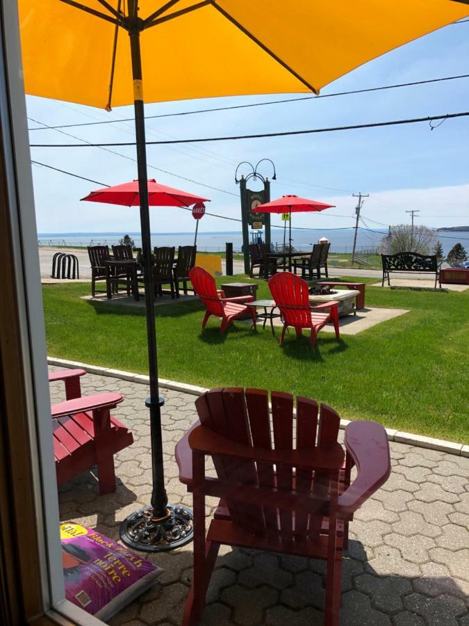 Hotel Le Pionnier Tadoussac Kültér fotó